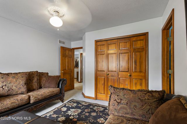 7255 Apache Trail, Holland, OH 43528