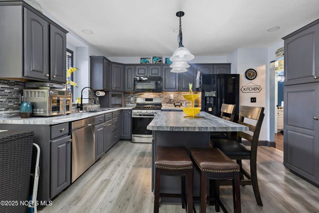 7255 Apache Trail, Holland, OH 43528