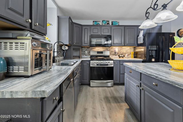 7255 Apache Trail, Holland, OH 43528