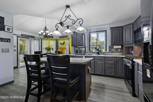 7255 Apache Trail, Holland, OH 43528