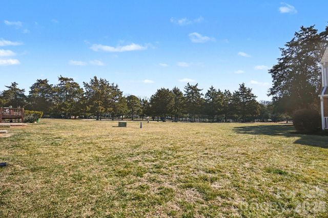 8221 Circle Tree Lane, Charlotte, NC 28277