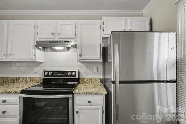 8221 Circle Tree Lane, Charlotte, NC 28277