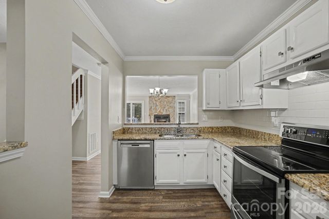 8221 Circle Tree Lane, Charlotte, NC 28277