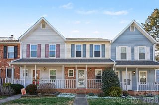 8221 Circle Tree Lane, Charlotte, NC 28277