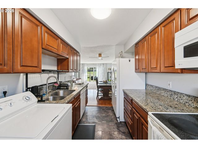 1302 Ne HOGAN Dr #169, Gresham, OR 97030