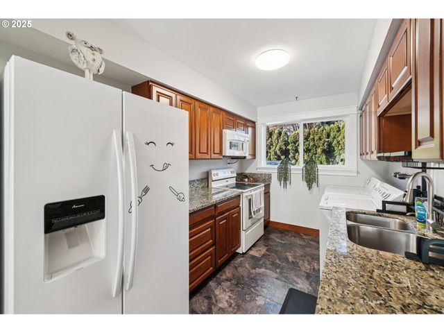 1302 Ne HOGAN Dr #169, Gresham, OR 97030