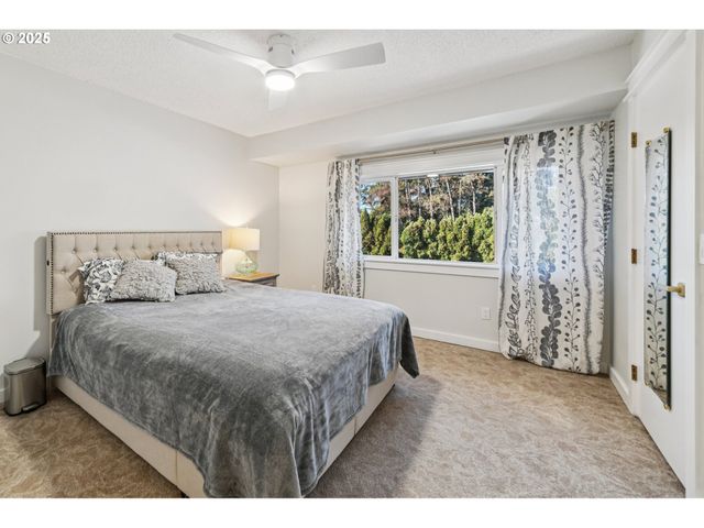 1302 Ne HOGAN Dr #169, Gresham, OR 97030