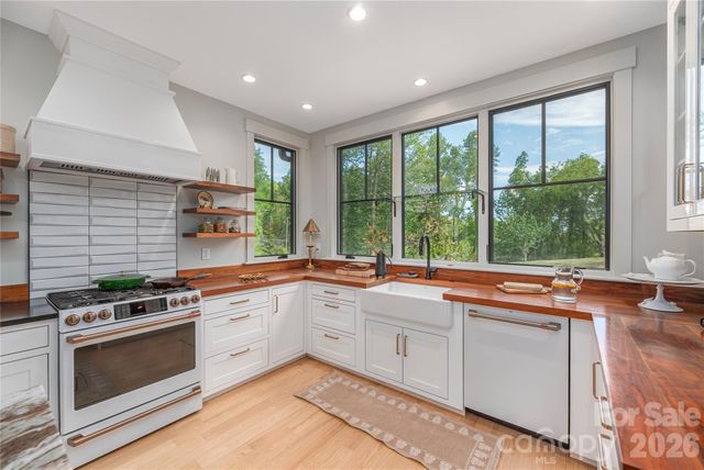 660 Elk Mountain Scenic Highway, Asheville, NC 28804