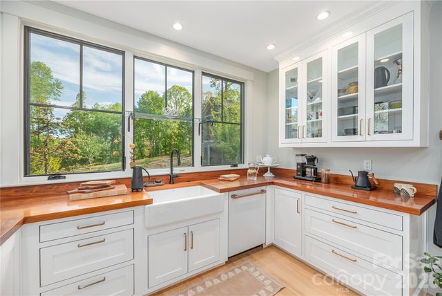 660 Elk Mountain Scenic Highway, Asheville, NC 28804