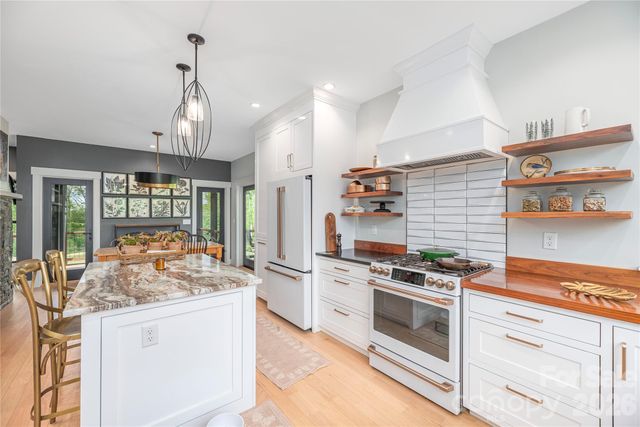 660 Elk Mountain Scenic Highway, Asheville, NC 28804