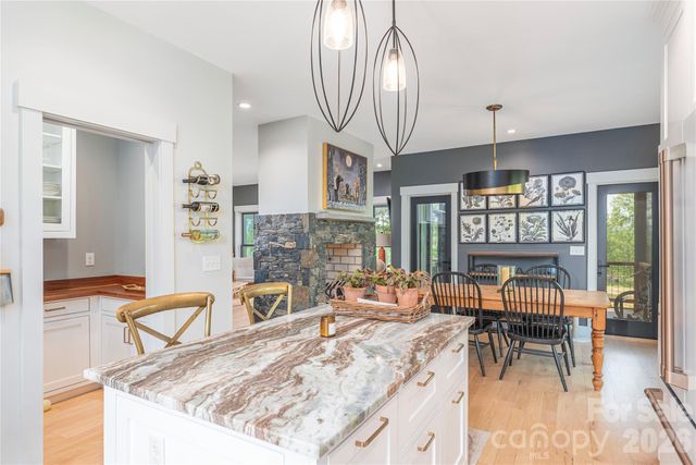660 Elk Mountain Scenic Highway, Asheville, NC 28804