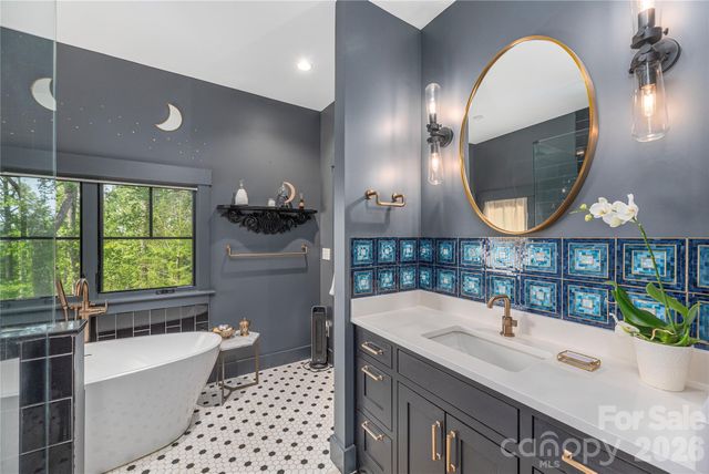 660 Elk Mountain Scenic Highway, Asheville, NC 28804