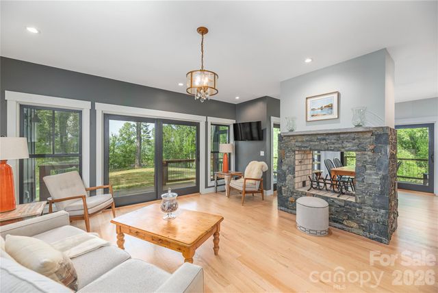660 Elk Mountain Scenic Highway, Asheville, NC 28804