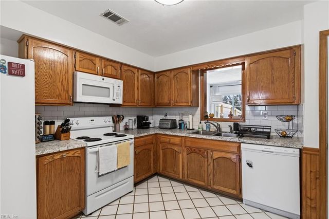 5441 Cleeve Abbey DR, Virginia Beach, VA 23462