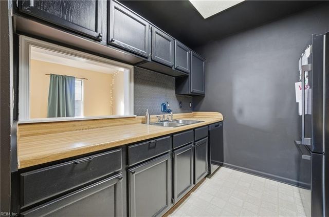 813 Pine View LN, Chesapeake, VA 23320