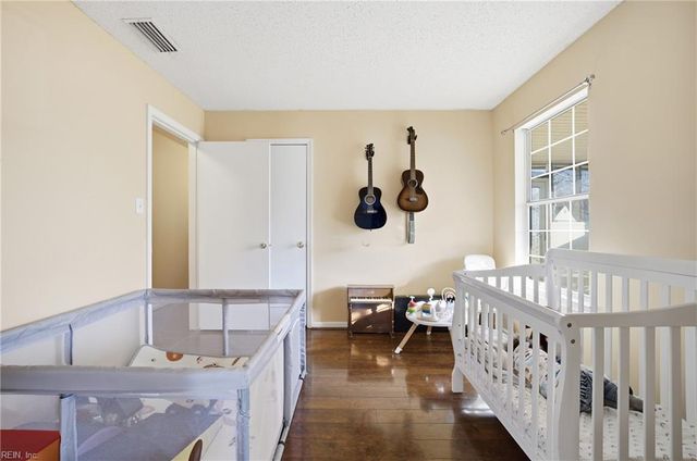 813 Pine View LN, Chesapeake, VA 23320