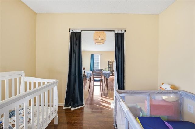 813 Pine View LN, Chesapeake, VA 23320