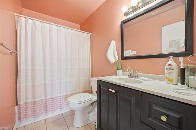 813 Pine View LN, Chesapeake, VA 23320