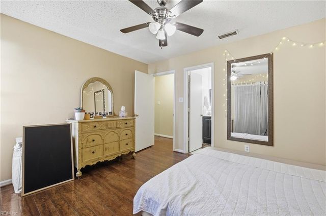 813 Pine View LN, Chesapeake, VA 23320