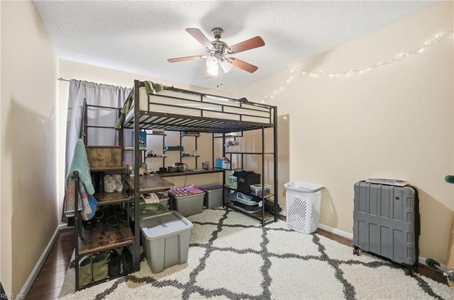 813 Pine View LN, Chesapeake, VA 23320