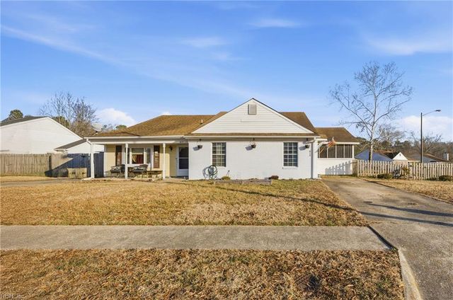 813 Pine View LN, Chesapeake, VA 23320