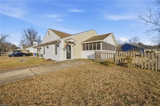 813 Pine View LN, Chesapeake, VA 23320