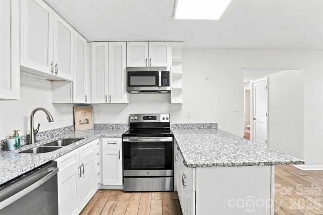 7403 Mystic Lane, Charlotte, NC 28227