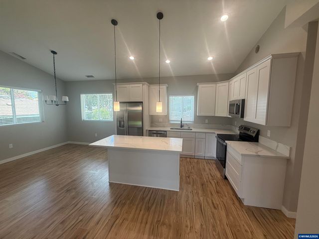 4455 Matthews Lp S, Salem, OR 97302