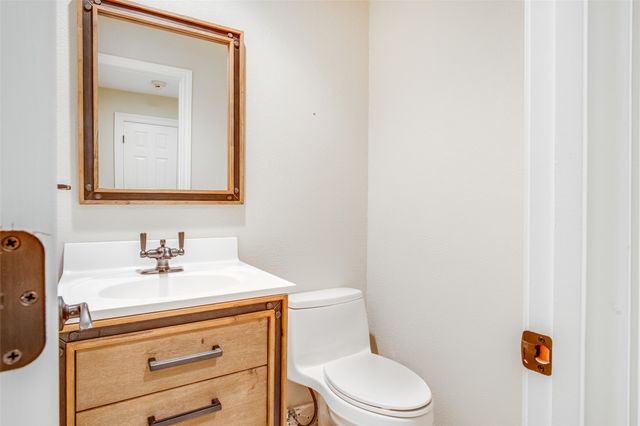 9131 Valley Chapel Lane, Dallas, TX 75220