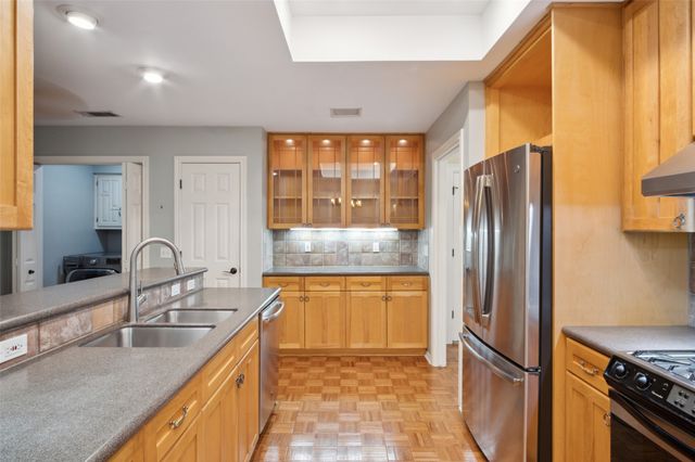 9131 Valley Chapel Lane, Dallas, TX 75220