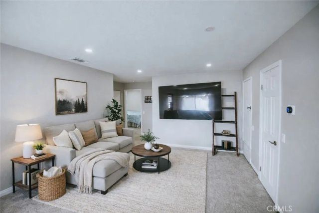 1554 Border, Corona, CA 92882