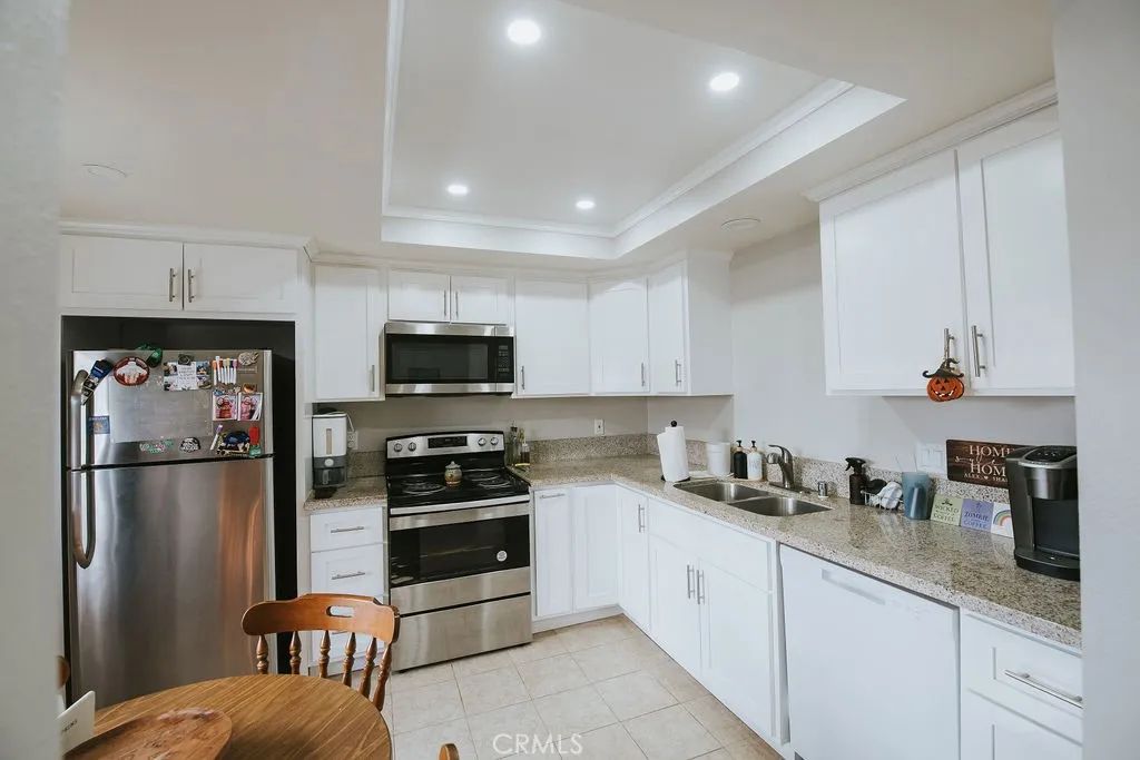 1554 Border, Corona, CA 92882