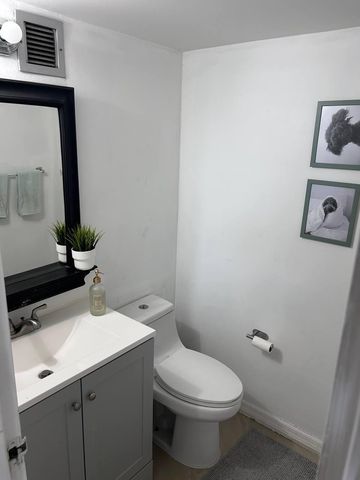 2001 Atlantic Shores Boulevard 504, Hallandale Beach, FL 33009