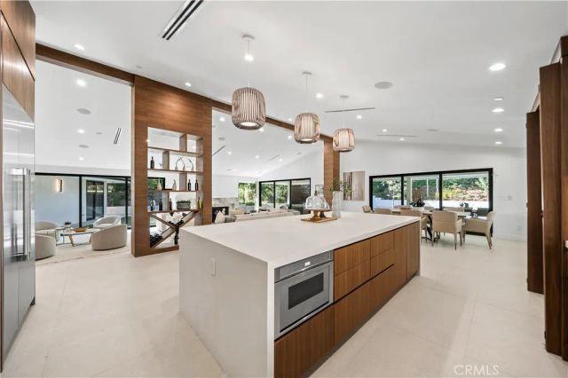 16105 Clear Oak Drive, Encino, CA 91436