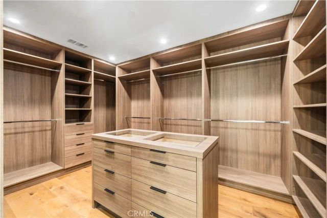 16105 Clear Oak Drive, Encino, CA 91436