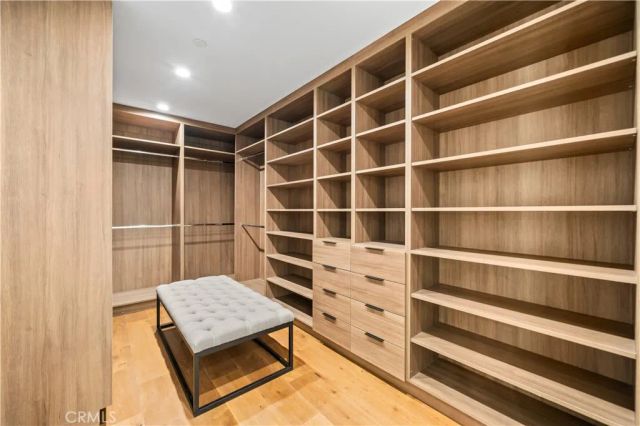 16105 Clear Oak Drive, Encino, CA 91436