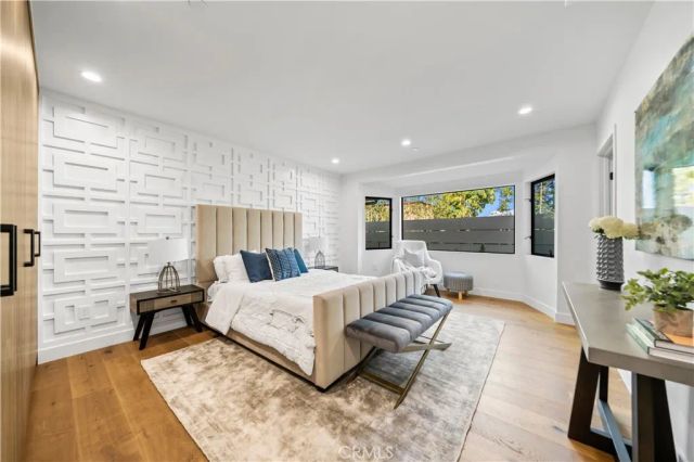 16105 Clear Oak Drive, Encino, CA 91436