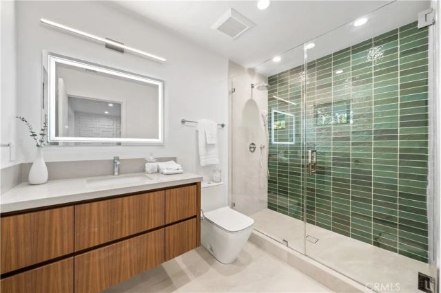 16105 Clear Oak Drive, Encino, CA 91436