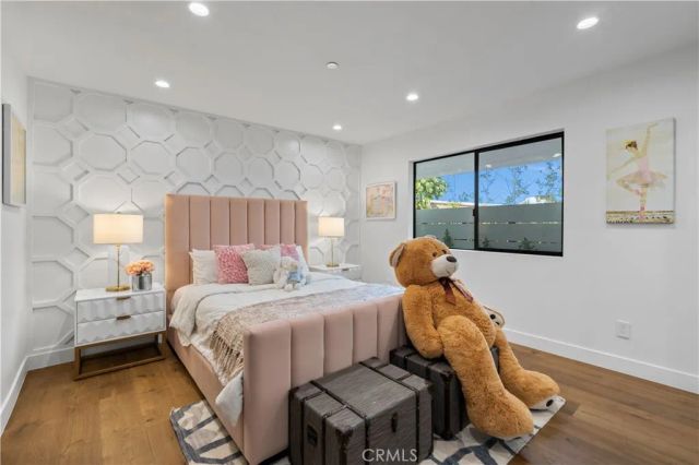 16105 Clear Oak Drive, Encino, CA 91436