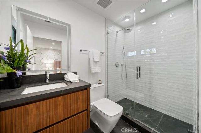 16105 Clear Oak Drive, Encino, CA 91436