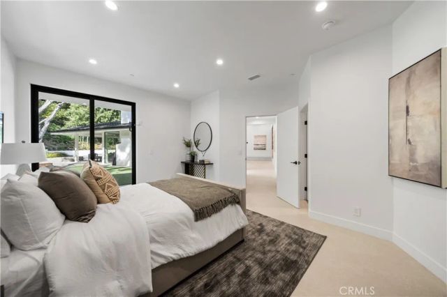 16105 Clear Oak Drive, Encino, CA 91436