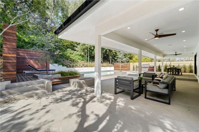 16105 Clear Oak Drive, Encino, CA 91436