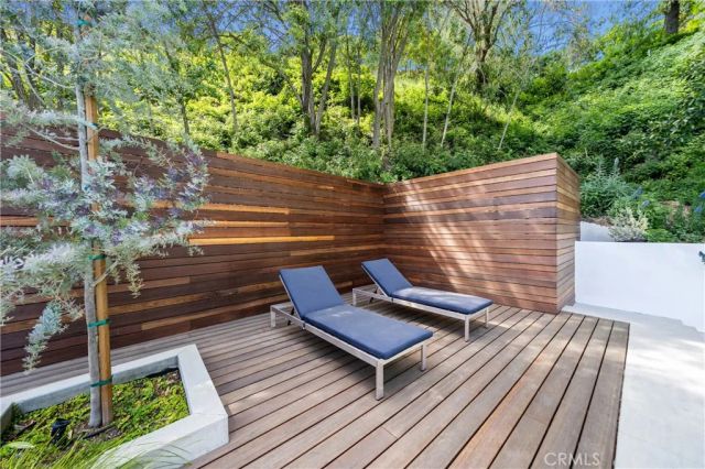 16105 Clear Oak Drive, Encino, CA 91436