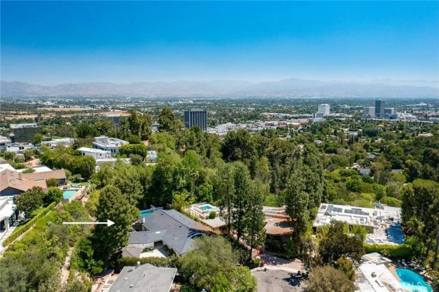 16105 Clear Oak Drive, Encino, CA 91436