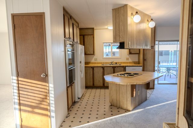 1001 Roguelea Lane, Grants Pass, OR 97526