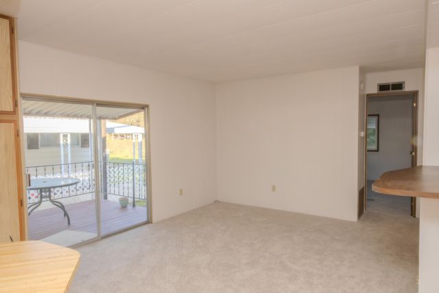 1001 Roguelea Lane, Grants Pass, OR 97526