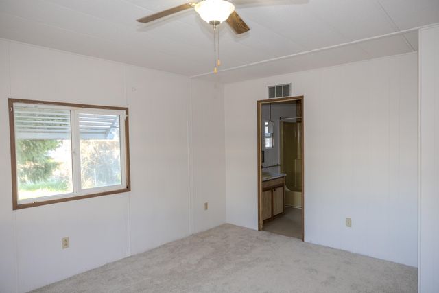 1001 Roguelea Lane, Grants Pass, OR 97526