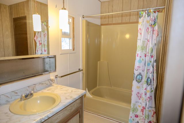 1001 Roguelea Lane, Grants Pass, OR 97526