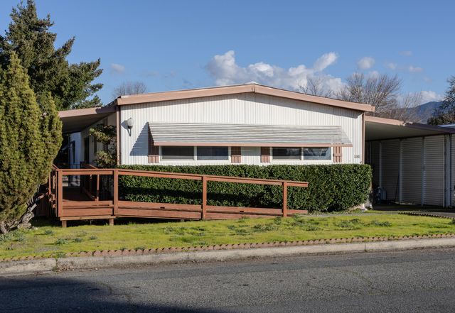 1001 Roguelea Lane, Grants Pass, OR 97526