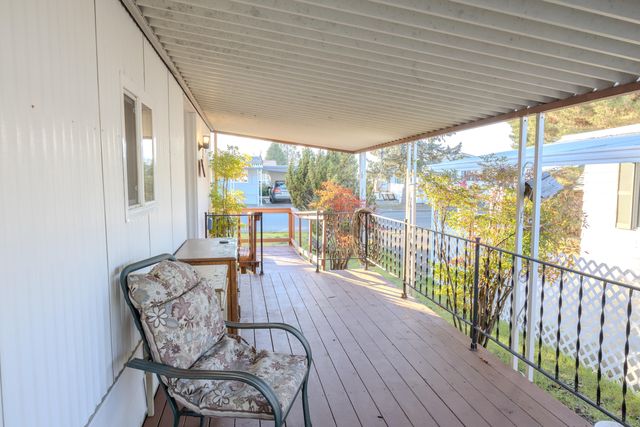 1001 Roguelea Lane, Grants Pass, OR 97526